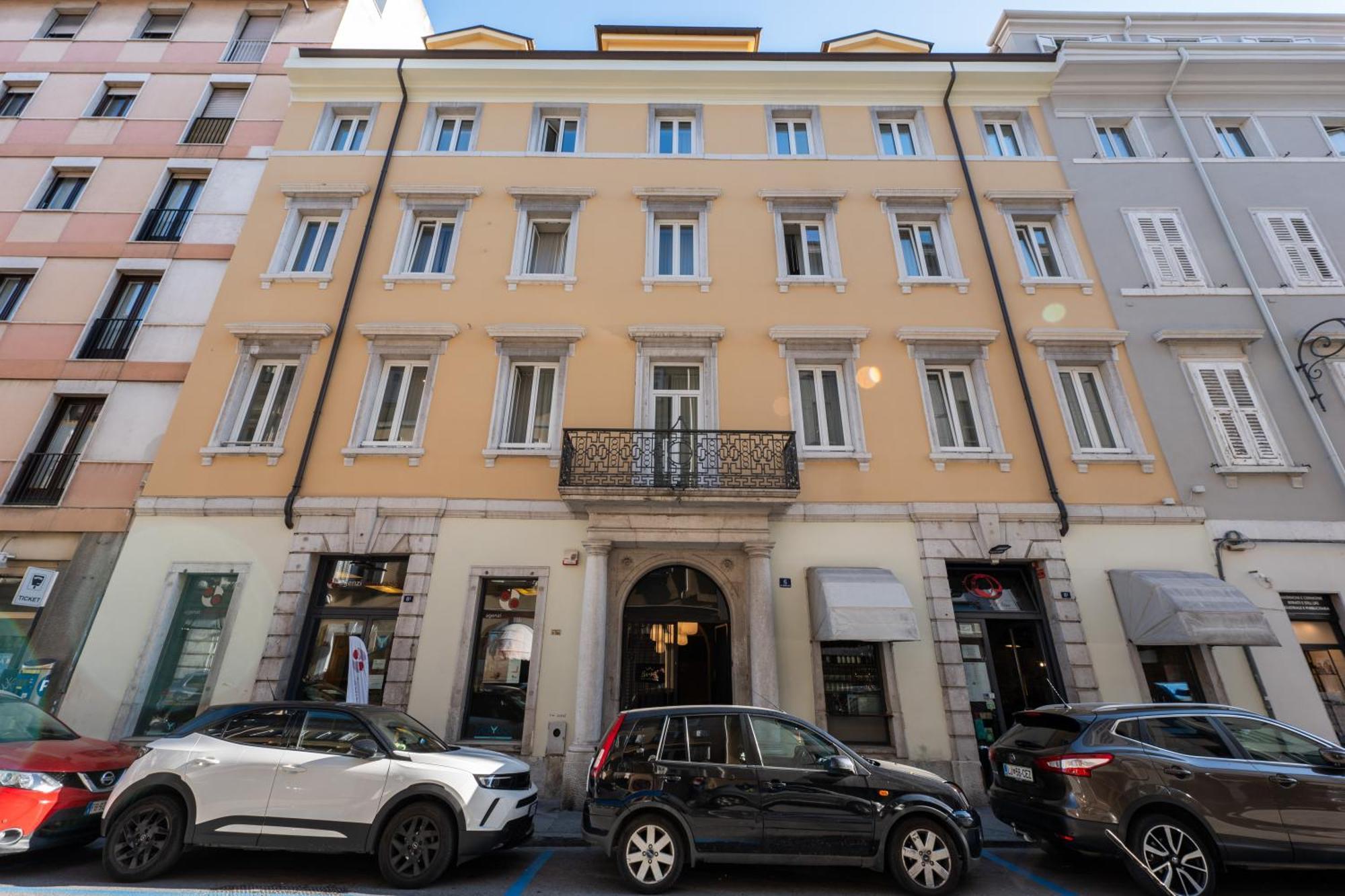 Maria Cristina Boutique Rooms Триест Экстерьер фото